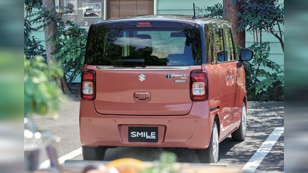 車尾的直立式尾燈設計符合整體的方正車身風格。(圖片來源/ Suzuki)
