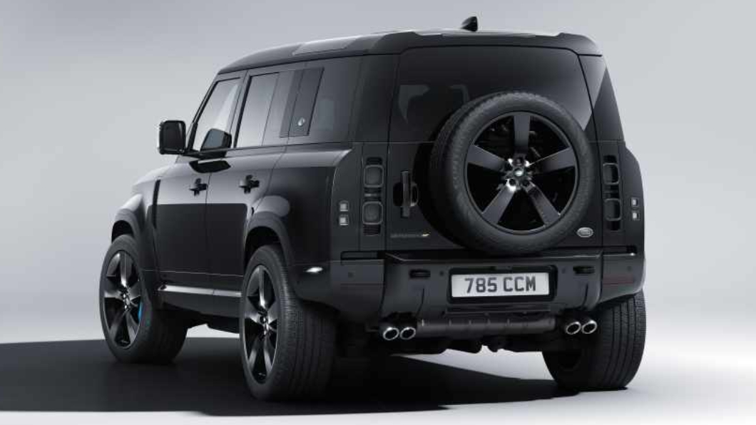 Defender V8 Bond Edition搭載著5.0升V8機械增壓引擎,有著最大馬力518匹、63.7公斤米扭力。(圖片來源/ Land Rover)