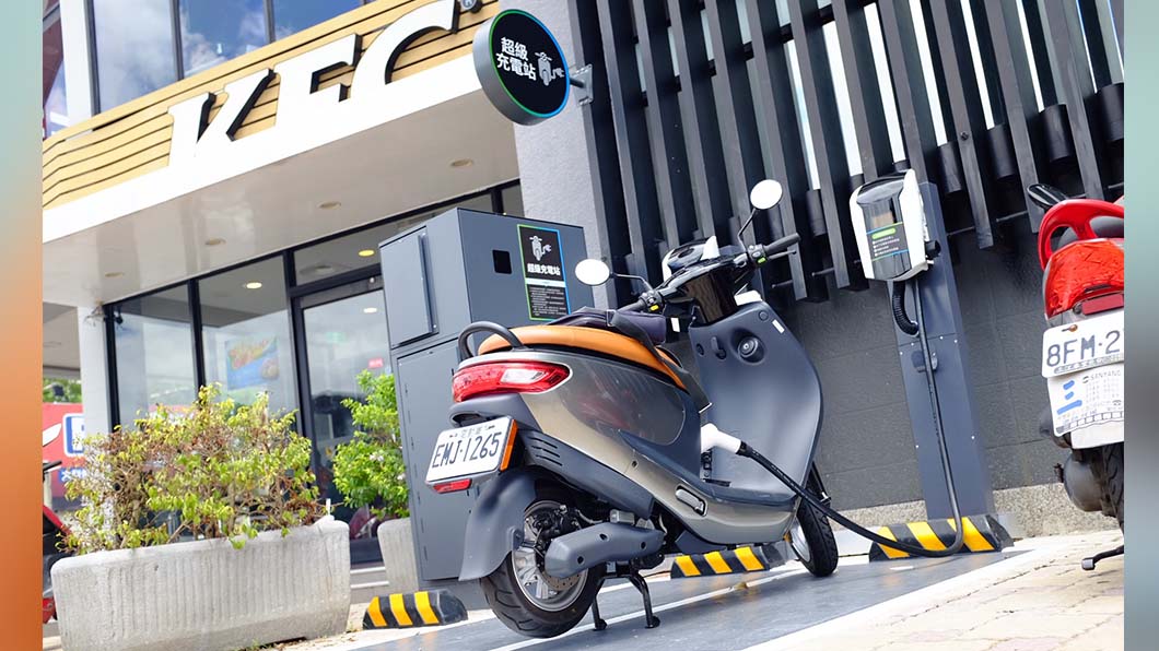 iE1250到50公里加速僅需3.9秒,可續航里程155公里,指定車款最高現折13,000元再送輕巧型充電器(市價3,550元)。(圖片來源/ eMoving)