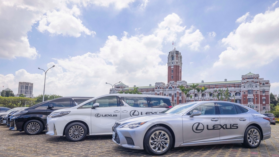 Lexus派出LS、LM、ES擔任活動接駁禮車。(圖片來源/ 文化總會)