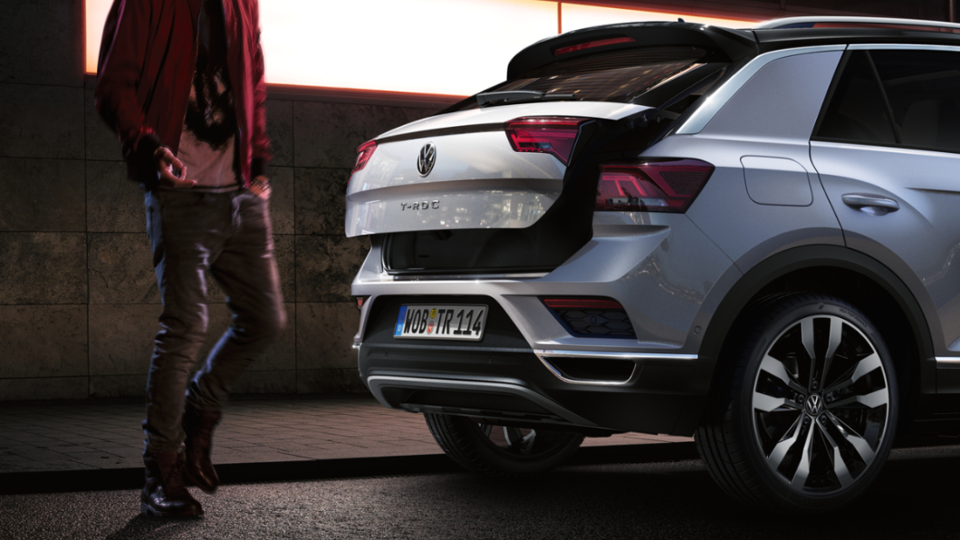 T-Roc 280TSI Life車型限時升級Lane Assist車道偏移警示系統和電動尾門,限量優惠價107.3萬元。(圖片來源/ Volkswagen )