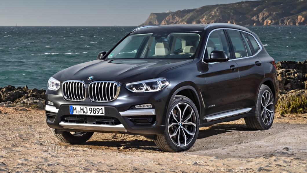 本月入主全新BMW X3白金領航版加贈一年乙式全險,BMW更提供150萬60期0利率、首期免付;現金購車贈送BMW精品保養券30,000元;符合舊愛換新換購條件者還可再享BMW精品保養券最高40,000元;全新BMW X3白金領航版加碼尊榮租賃禮遇,可享3年租賃0利率、本月入主再享2次原廠基本保養套裝。(圖片來源/ BMW)
