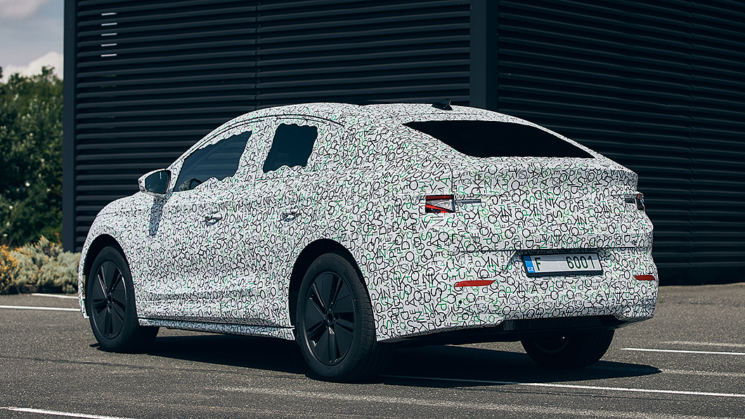Enyaq Coupé iV車長略微增長、車高亦些許提升,但是融入Fastback斜背跑車線條。(圖片來源/ Škoda)