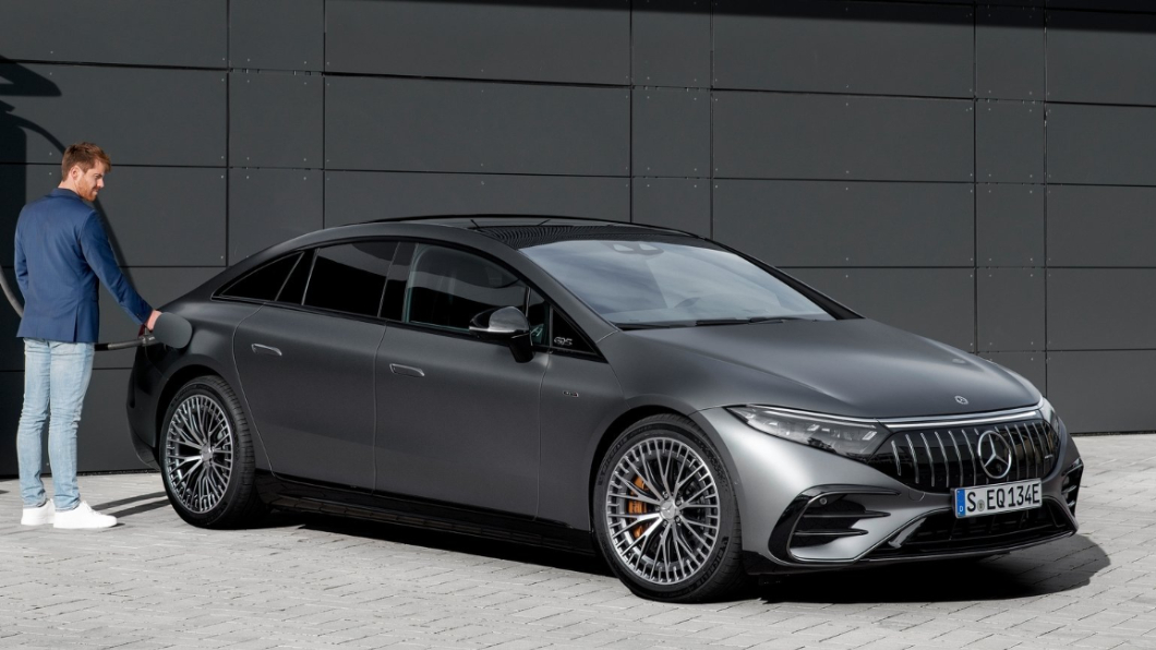 M-AMG強調,EQS 53 4Matic+所搭載的高壓電池將會有超過10年壽命或是高達25萬公里的累積里程。(圖片來源/ M-AMG)
