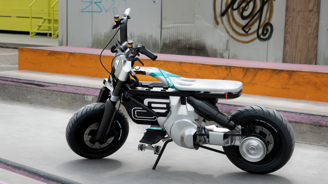 BMW也想做輕檔車? 推電動二輪CE 02搶攻青少年市場
