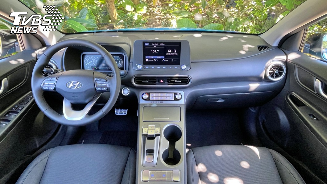 內裝方面整體架構、造型和汽油版車型很類似,但是在細節方面還是有些許不同。(圖片來源/ TVBS)