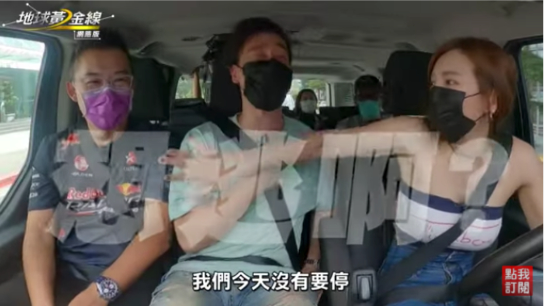 老爹、無尊坐上何美開得車後才發現她不會停車嚇得想下車逃命。(圖片來源/ TVBS)