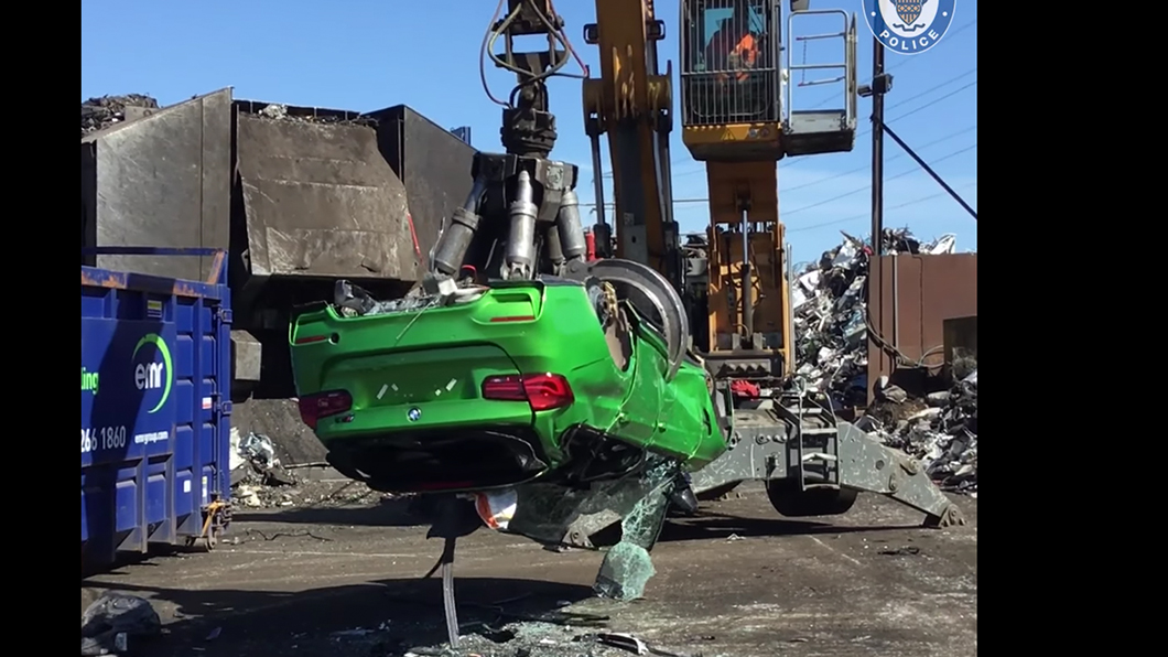 用上另外兩台M3贓車零件的M3 Touring遭砸成廢鐵。（圖片來源/ 擷取自英國西米德蘭茲郡警察局臉書）