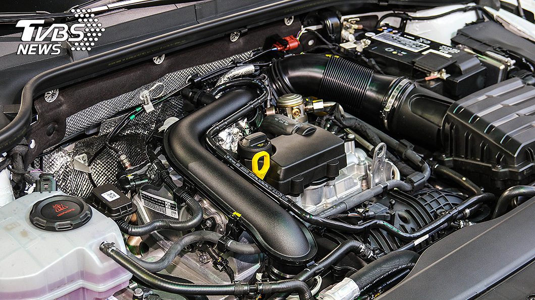 1.0 TSI e-TEC整合48V輕油電系統,除了可以帶來110匹馬力與20.4公斤米扭力輸出,還可為Octavia帶來20.4km/L平均油耗、Octavia Combi則是18.6km/L。