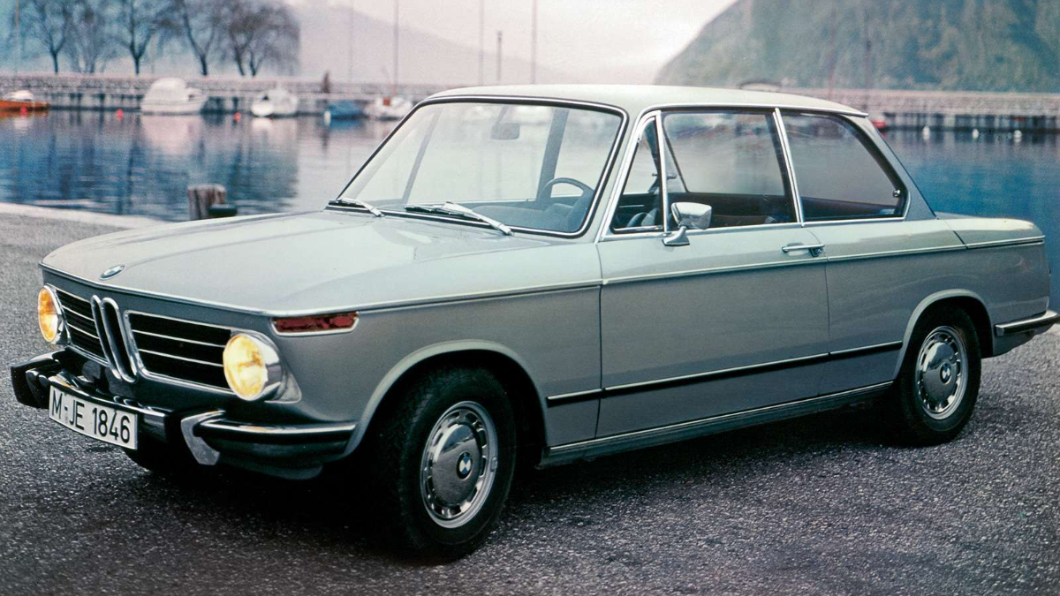 龍劭華曾經擁有過經典的2002老車三、四十年。（圖片來源/ BMW）