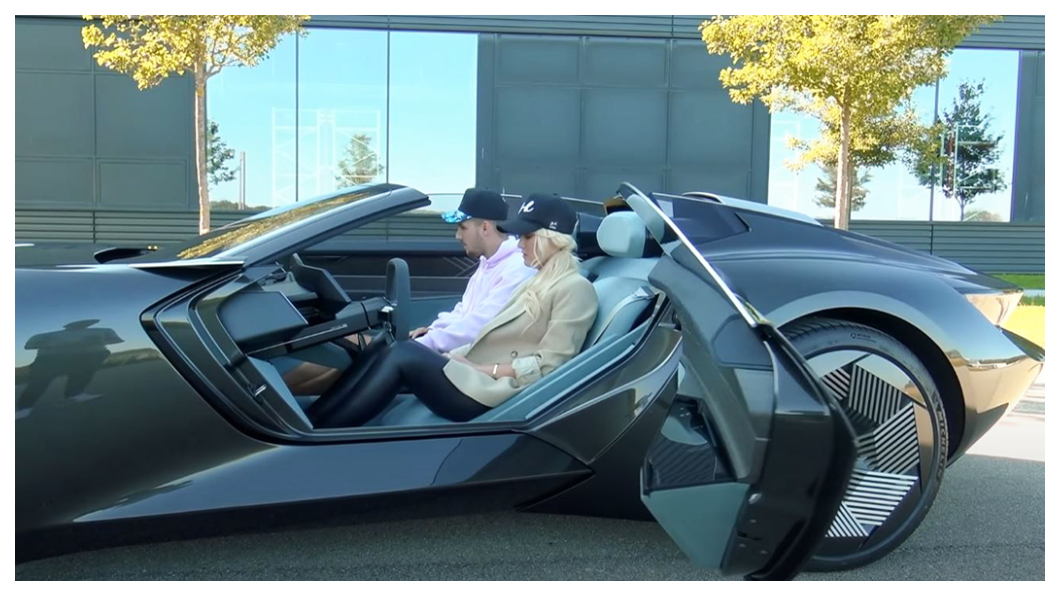 美汽車網紅爽開未來車Skysphere 驚呼:這是什麼魔法!