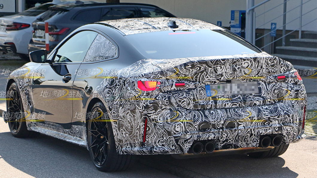 車尾露出的四出尾管跟M4、M4 Competition造型相同,包起來的尾燈組應該會有所變化。(圖片來源/ TVBS)