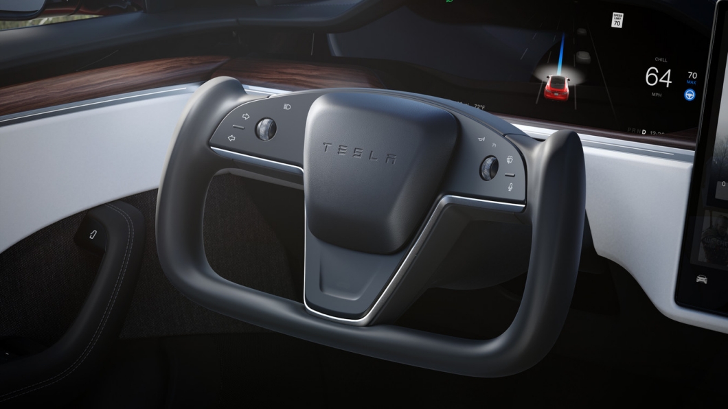 CF Tesla發現Yoke方向盤有時他會感覺陷入一種不知道車輪朝什麼方向的迷惘,急彎時也會讓雙手頻頻交叉。(圖片來源/ Tesla)