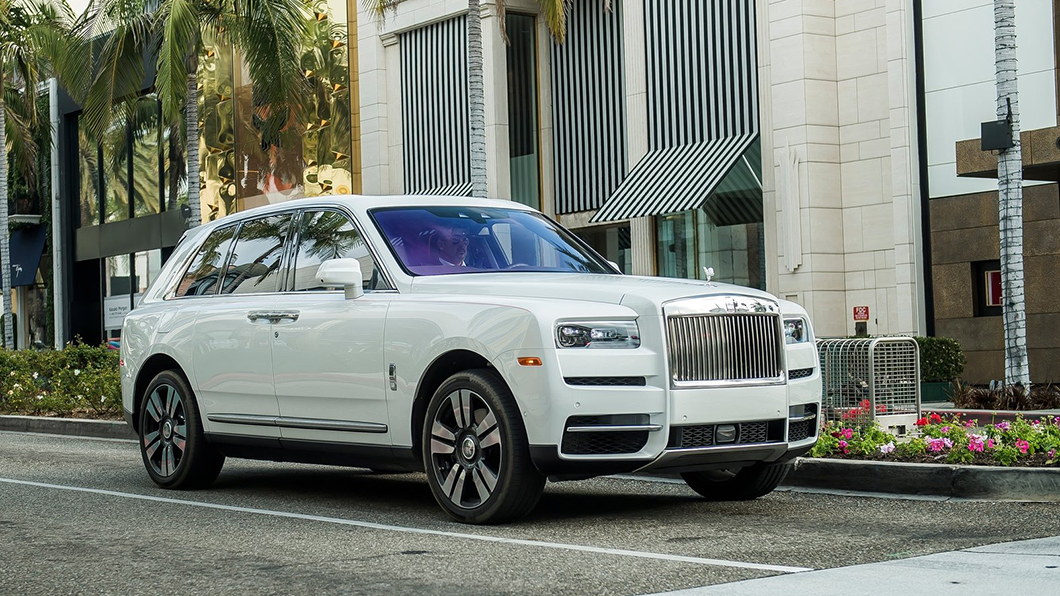 天價車位該停什麼車呢?要價33.5萬美元(約938萬台幣)的車王Cullinan應該也不會太掉漆。(圖片來源/ Campion & Company)