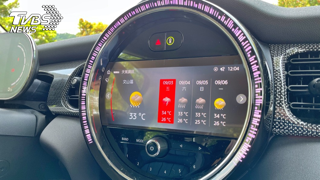 8.8吋衛星導航系統、Apple Carplay整合系統等功能,讓整體的駕馭體驗更加具有科技感。(圖片來源/ TVBS)