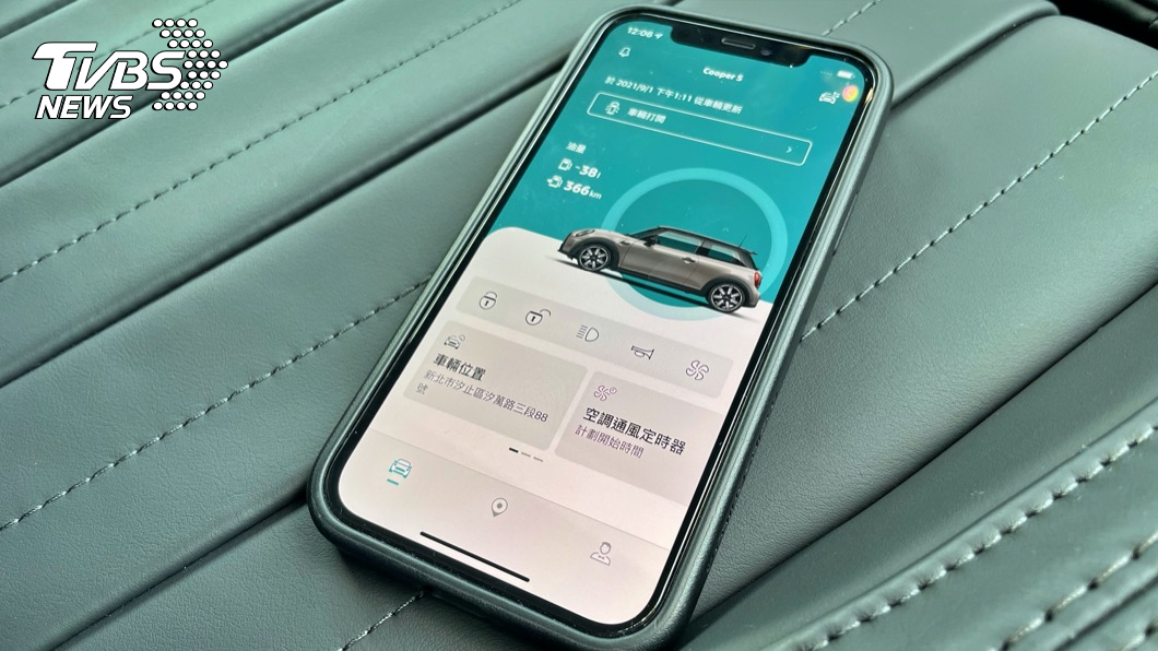 小改款後也帶來全新Mini App連接功能,可以透過手機隨時上傳車輛狀況。(圖片來源/ TVBS)