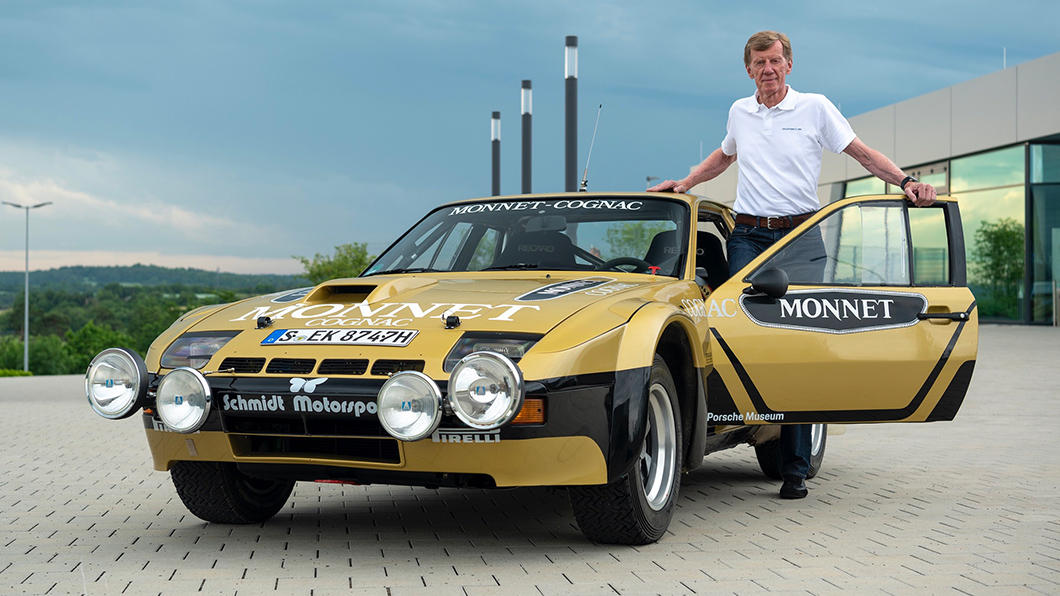 Porsche Heritage暨博物館部門為傳奇車手Walter Röhrl復刻翻新了黑金塗裝的924 Carrera GTS「Monnet」。(圖片來源/ Porsche)