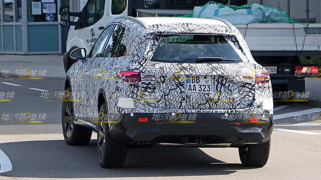 GLC尾燈設計風格可能朝向與S206世代C-Class Estate相近。(圖片來源/ CarPix)