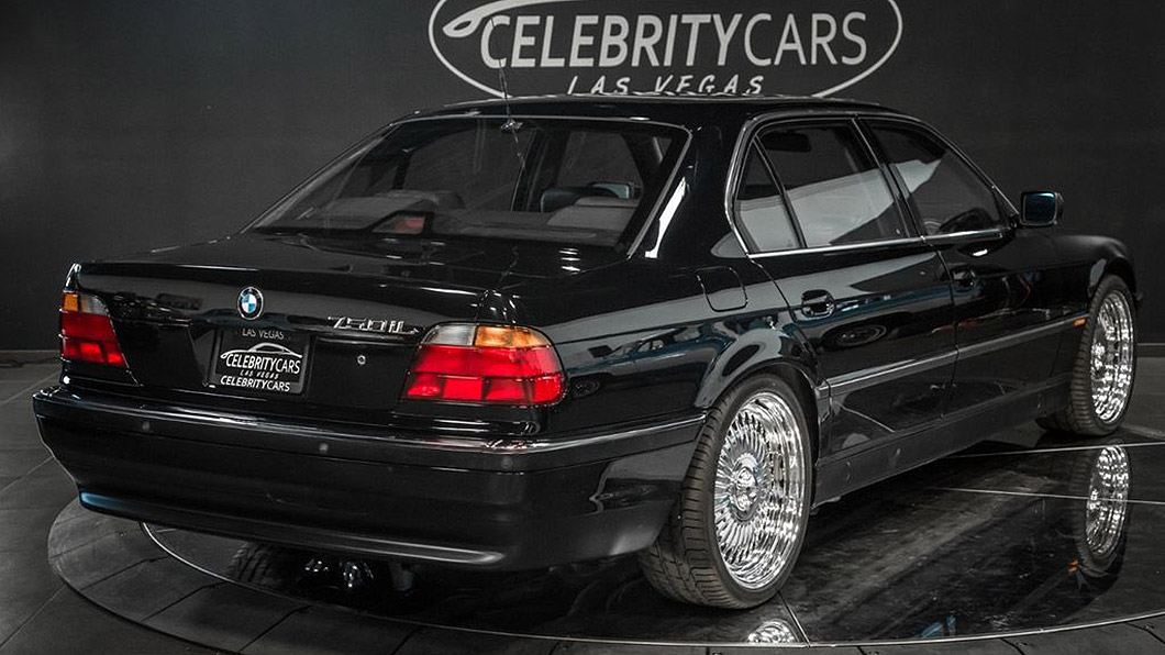 饒舌歌手吐派克在BMW 750i L遭到槍擊,最後送醫不治,這輛車現在開價已經高達新台幣4,700萬元。(圖片來源/ CelebrityCars)