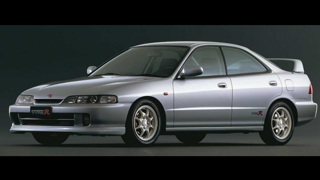 雖然Honda當年確實也有推出過四門版DB8車型,不過四門的設定或許還是會讓車血車迷感覺不是這麼對味。(圖片來源/ Honda)