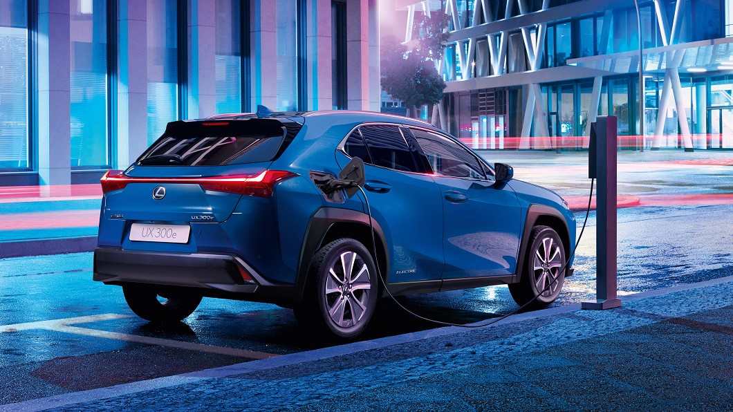 UX 300e是Lexus首款純電動量產市售車,充飽電可行駛里程為368公里。(圖片來源/ Lexus)