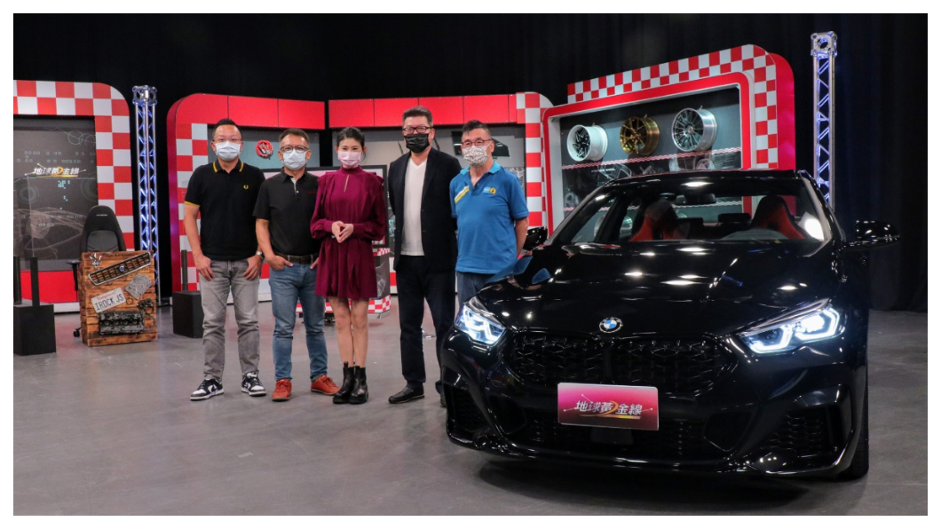 M235i Black Storm Edition全身都是黑色烤漆,連車尾銘牌也是。(圖片來源/ 地球黃金線)