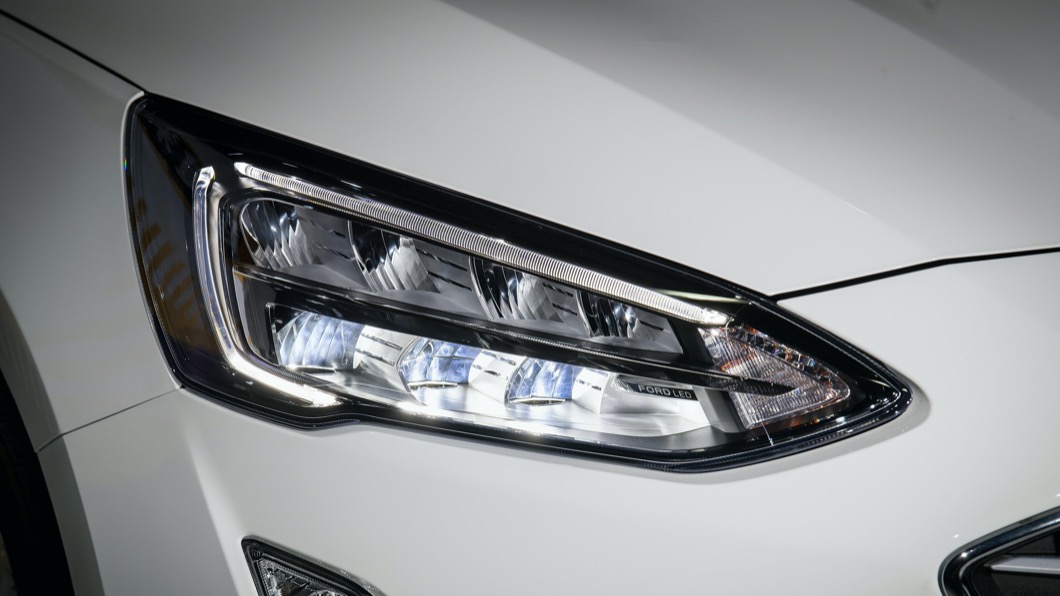 這次更導入全新冰耀之鋒LED頭燈,提供良好照明效果。(圖片來源/ Ford)