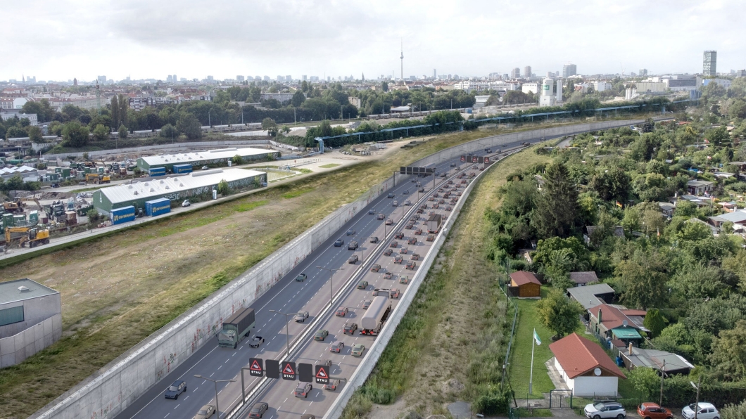 高速公路是交通重要基礎建設,不過隨著車口數越多,越來越多的高速公路將會造成更多排廢以及噪音污染。(圖片來源/ Morgenfarm)