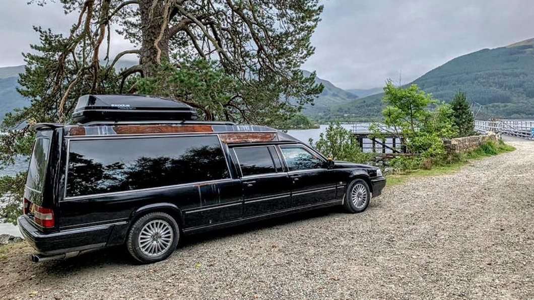 Grim Sleeper長長的車廂內有一個冰箱、水槽和炊具以及一張舒適大床。(圖片來源/ Iain Cameron)