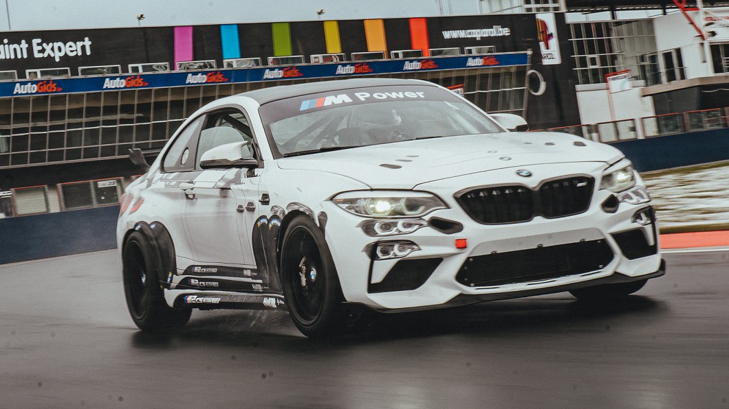 這款M2 CS賽車塗裝把3台M2 CS濃縮在一輛車上。(圖片來源/ BMW)