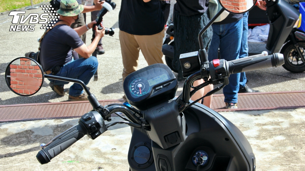 車上搭載LED燈組以及LCD儀表板。(圖片來源/ TVBS)