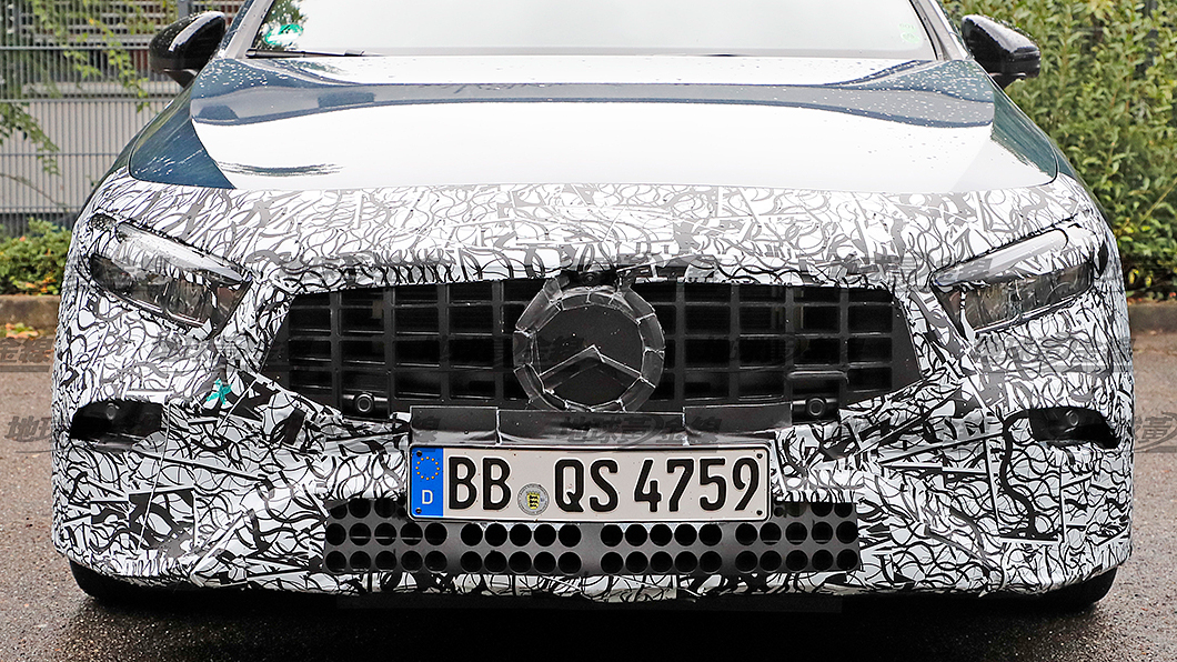 從照片中可以看到小改款A 35 4Matic+更新可能著重在於車頭細節調整。(圖片來源/ TVBS)