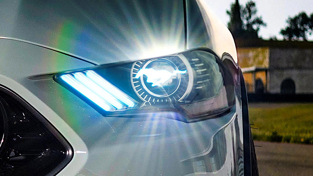 別以為矩陣式LED就算汽車照明科技的終極型態,能夠用燈組溝通甚至開玩笑,才是放大招。(圖片來源/ Ford)