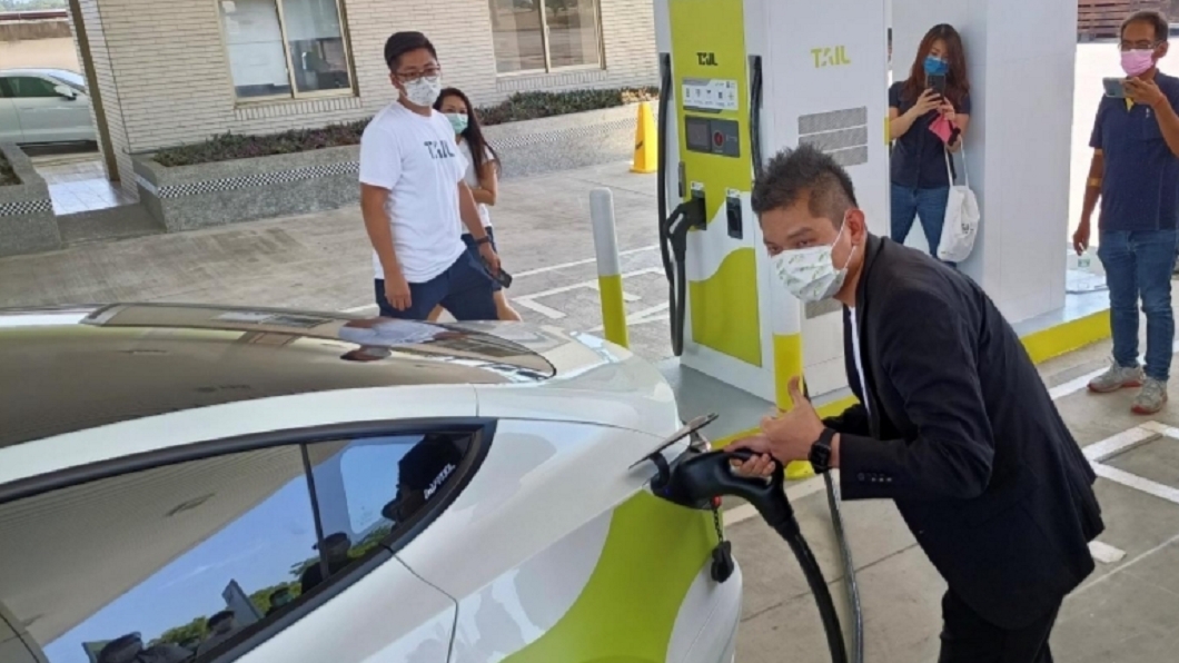 台灣高速公路休息站也開始設置充電樁,但未來隨著電動車越來越多,充電樁的數量將會受到考驗。(圖片來源/ 高公局)