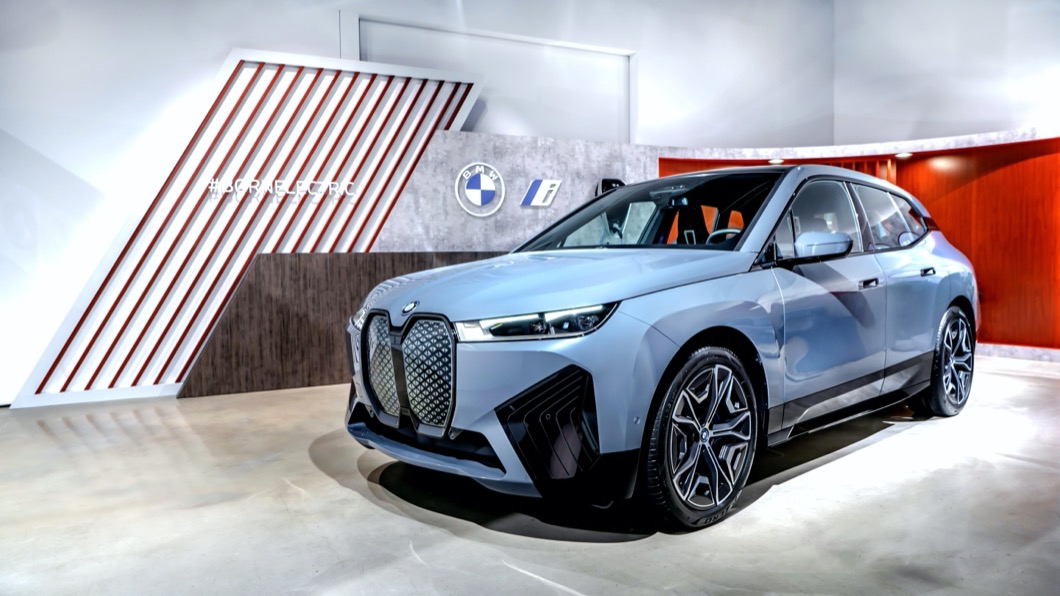 iX除了是以旗艦電動休旅車格登場,也呼應BMW決定在2030年電動銷售佔比50%的計畫。(圖片來源/ BMW)