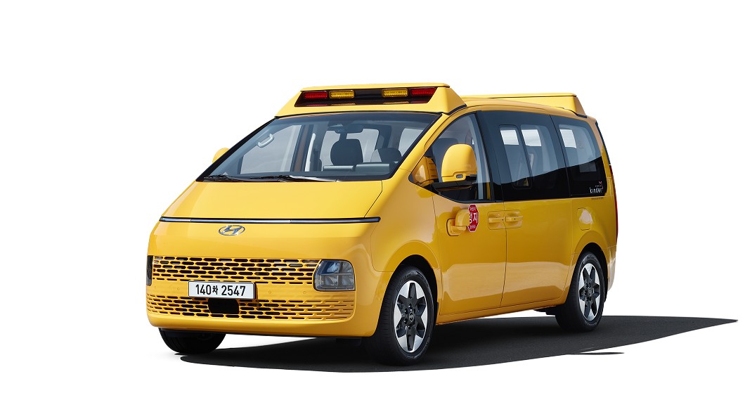 娃娃車版Staria車頂設計有警告燈組,車側也有摺疊式警告牌。(圖片來源/ Hyundai)