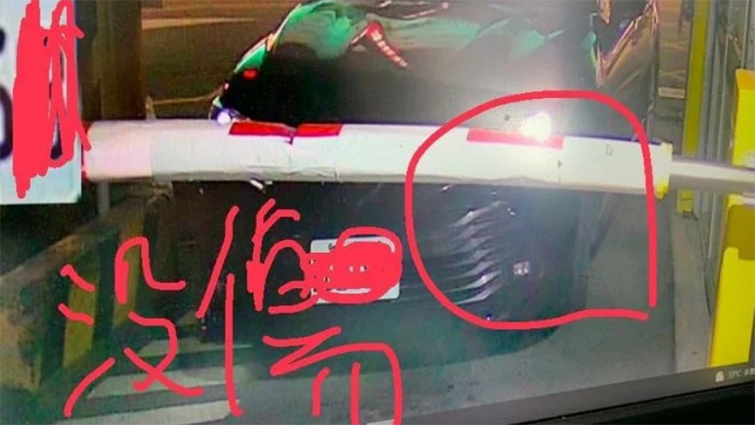 網友就算調出監視錄影證明車輛的確在停車場裡面被撞,但停車場本身沒有疏失的話是不用負責。(圖片來源/ 翻攝自DCARD)