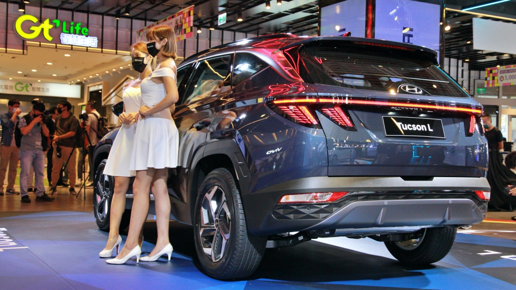 高階車型將提供LED車尾燈,以及電動尾門帶來更醒目的辨識效果以及便利機能。(圖片來源/ TVBS)