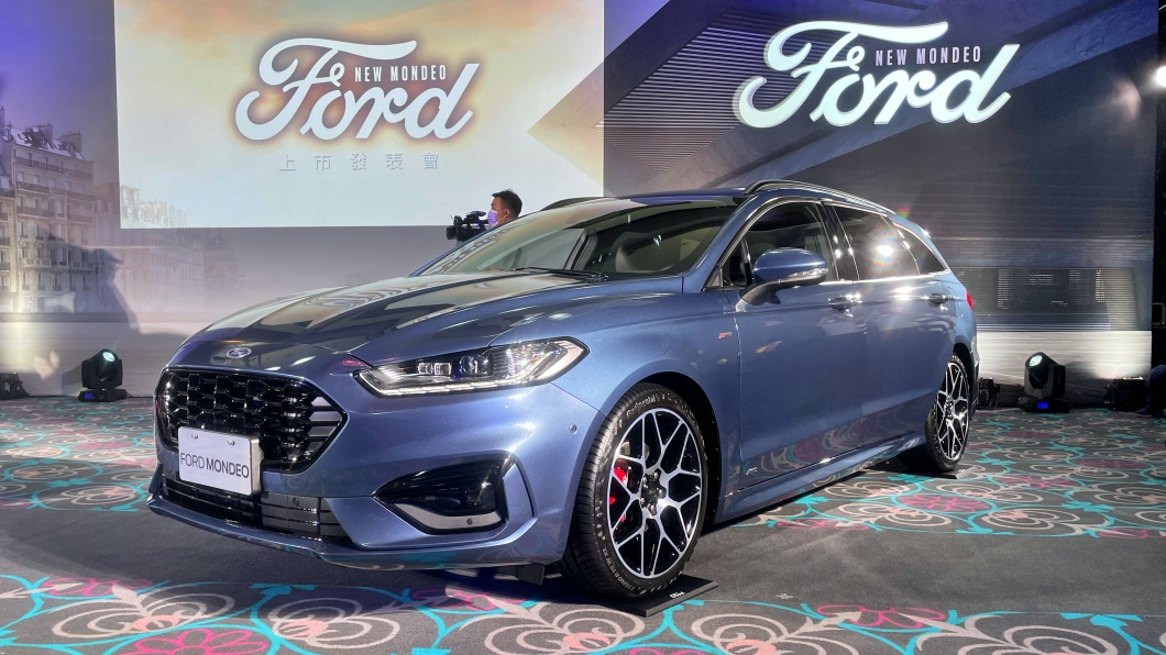 Mondeo ST-Line Wagon為了追求更強烈的運動風格,車上配備大型黑色亮面水箱護罩。(圖片來源/ TVBS)