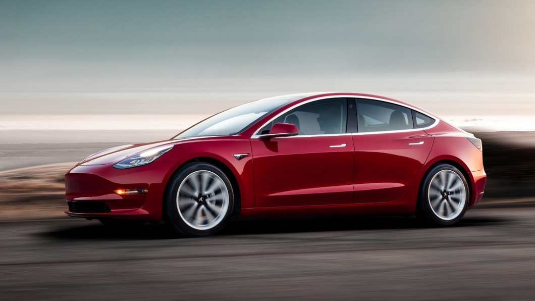 也有不少人提到可以買特斯拉Model 3,就可以擁有極佳的性能體驗。(圖片來源/ Tesla)