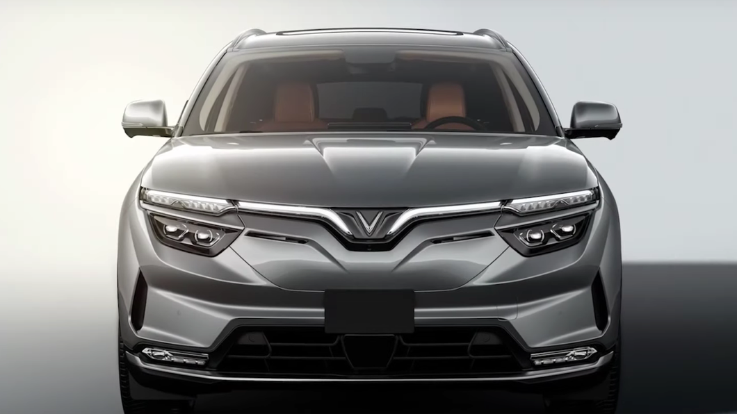 即將亮相的VF e35尺寸將和Tesla Model Y差不多,車上配備兩組電動馬達提供402匹的最大馬力。(圖片來源/ VinFast)