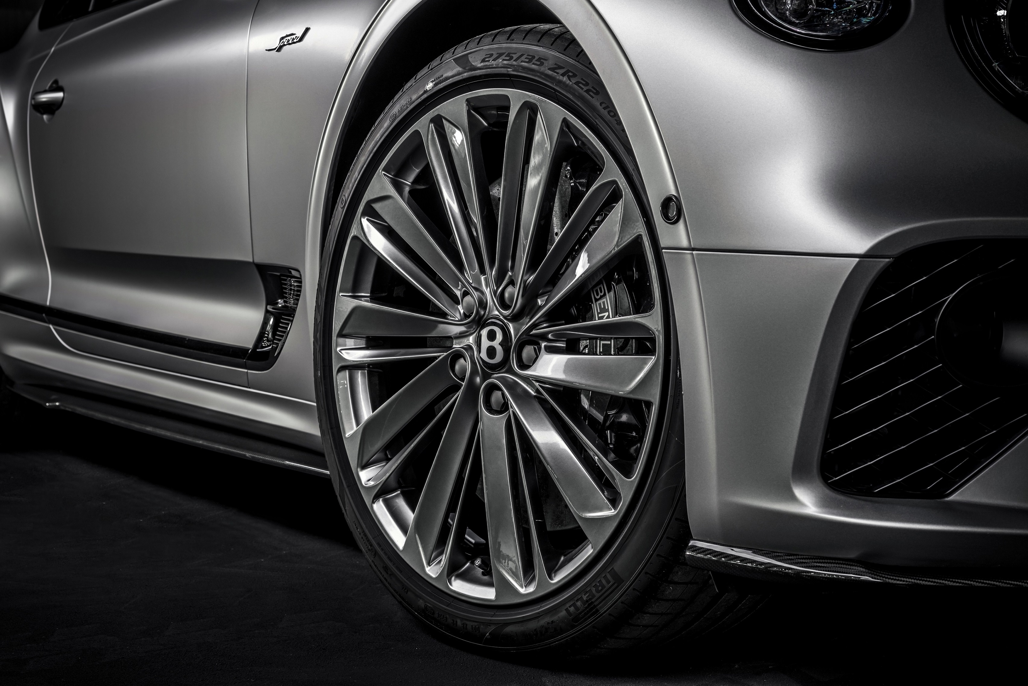 Continental GT Speed搭載著名Bentley動態駕駛系統、全輪驅動以及全輪轉向功能,得以匹配強大動力輸出。(圖片來源/ Bentley)