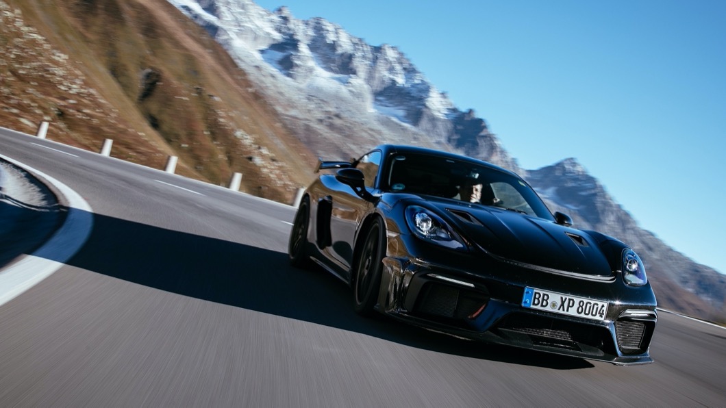 雖然目前詳細規格還不得而知,不過718 Cayman GT4所擁有的車身防滾架、滅火器、多點式安全帶,應該都不會少。(圖片來源/ Porshce)