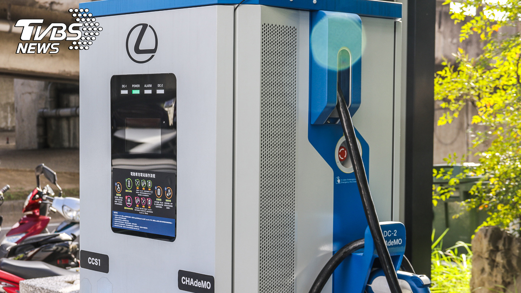 Lexus建置的快速充電座採用CCS1與CHAdoMO雙規格配置。