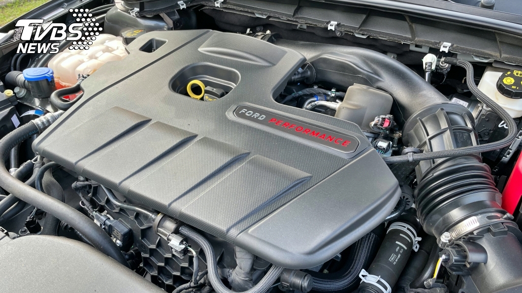 Ford Focus ST車上配備2.3升EcoBoos引擎,可以帶來280匹最大馬力。(圖片來源/ TVBS)