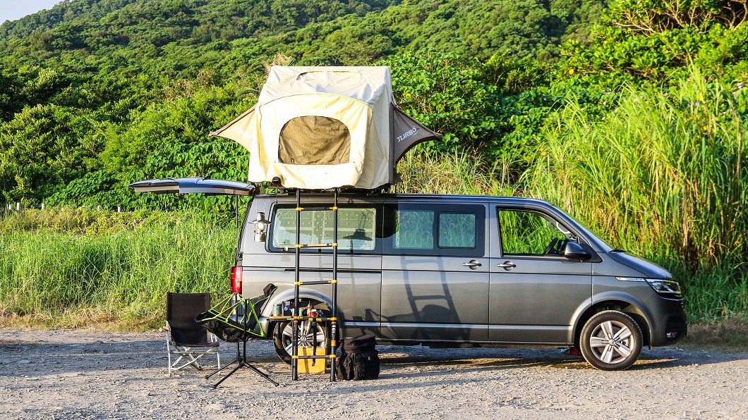 姚元浩想要以完全符合道路法規的方式,讓T6.1 Caravelle變身成為夢幻衝浪車「Carafornia!」