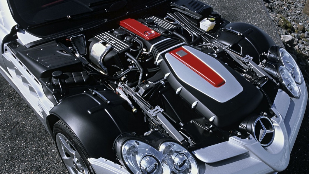 M-Benz SLR McLaren的動力來自一具5.5升V8機械增壓引擎,可以輸出626匹最大馬力。(圖片來源/ M-Benz)