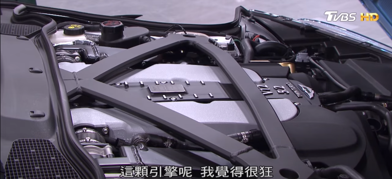 DBS Superleggera配備Aston Martin自行開發的5.2升V12雙渦輪增壓汽油引擎,擁有725匹馬力以及驚人的91.8公斤米扭力。(圖片來源/ 地球黃金線)