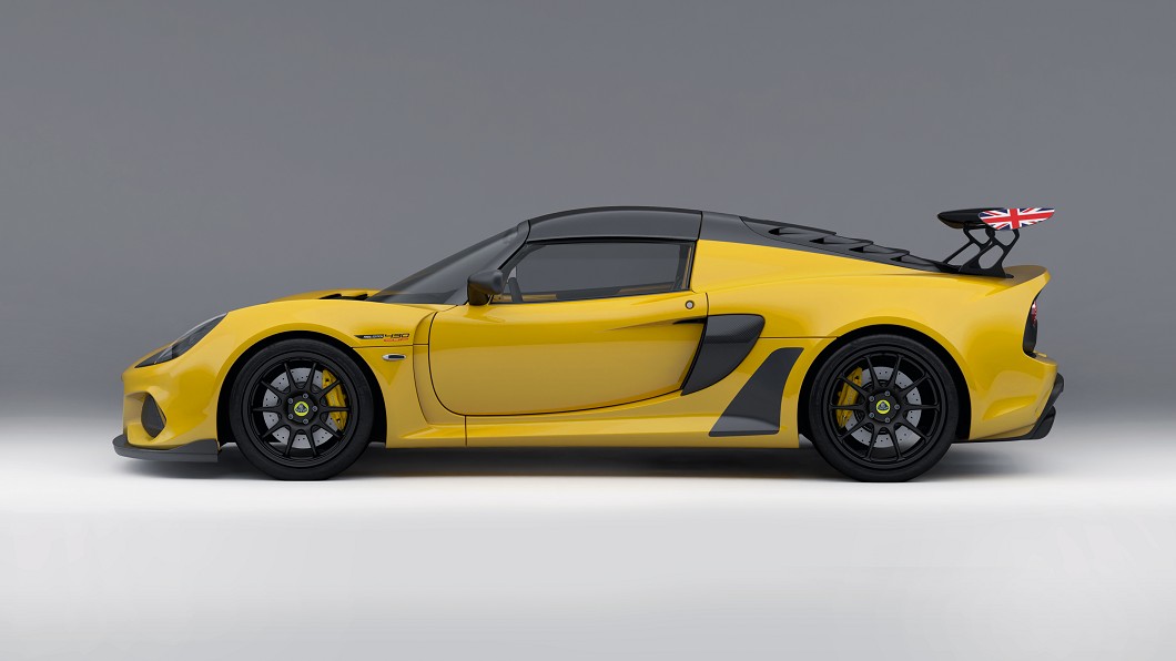 底盤配備輕量鍛造鋁圈、AP Racing四活塞煞車卡鉗,以及前215/45 ZR17、後285/30 ZR18的米其林 Pilot Sport Cup 2高性能胎。(圖片來源/ Lotus)