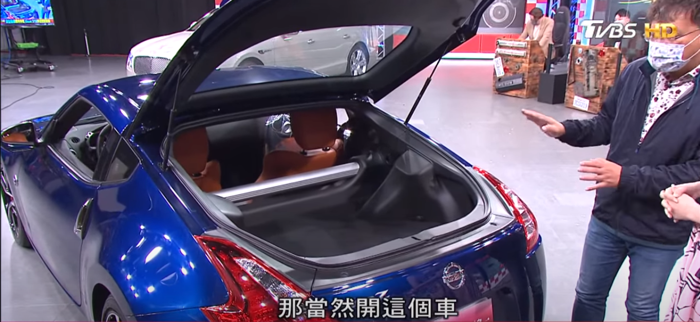 後廂裏側有一根相當粗的鋁合金車身拉桿，視覺效果十足外也能強化車身剛性。(圖片來源/ 地球黃金線)
